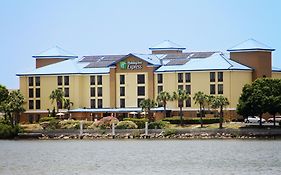 Holiday Inn Express Tampa Rocky Point Island