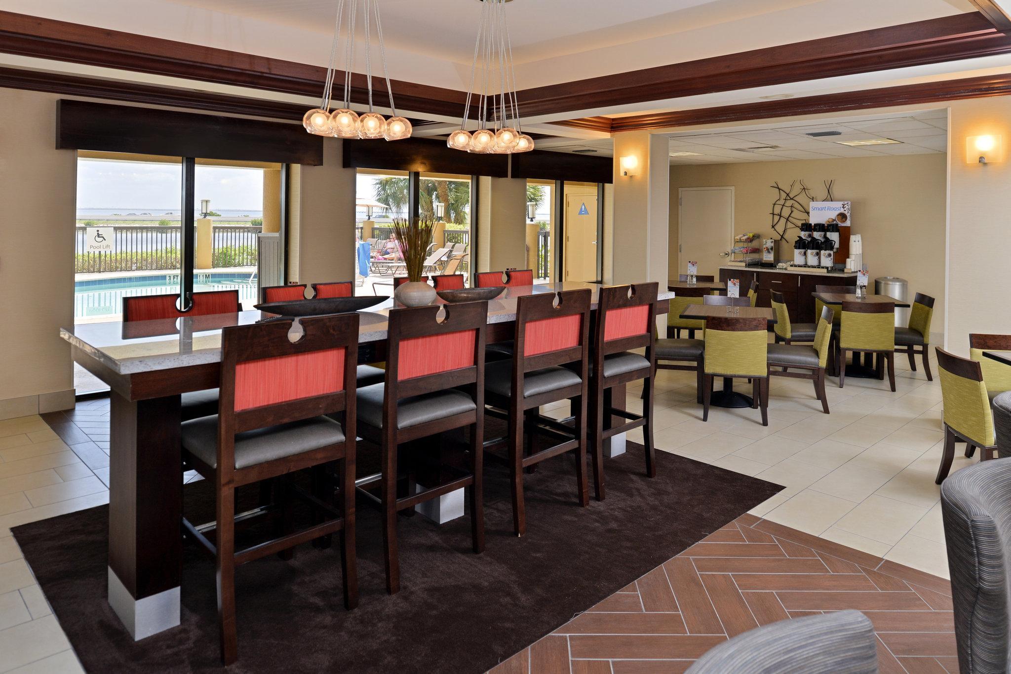 Holiday Inn Express Hotel & Suites Tampa-Rocky Point Island By Ihg Exterior photo