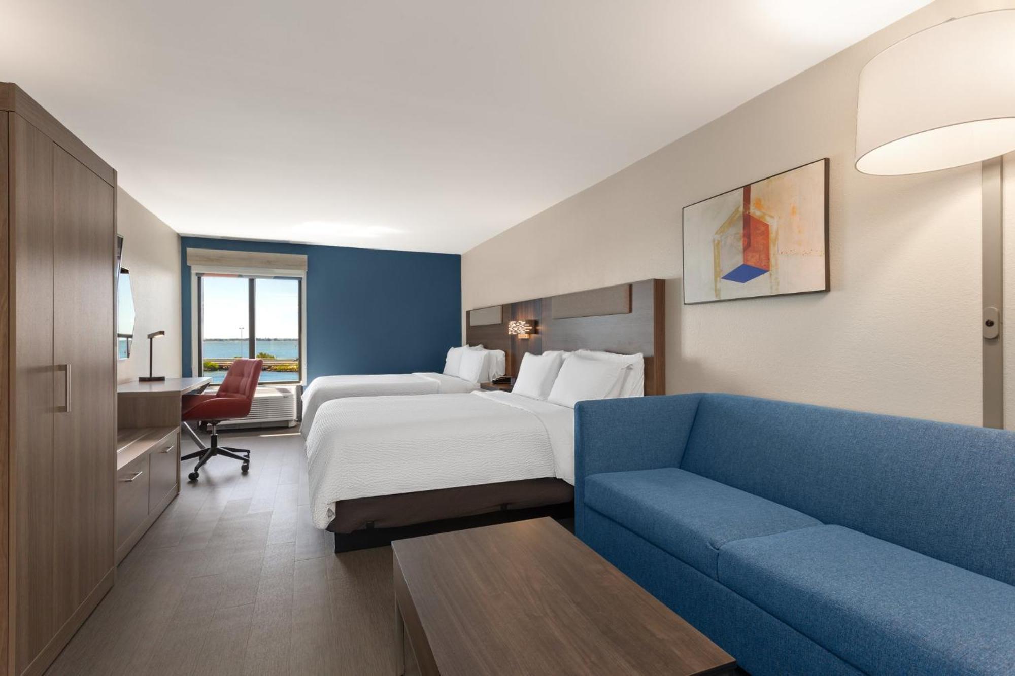 Holiday Inn Express Hotel & Suites Tampa-Rocky Point Island By Ihg Exterior photo