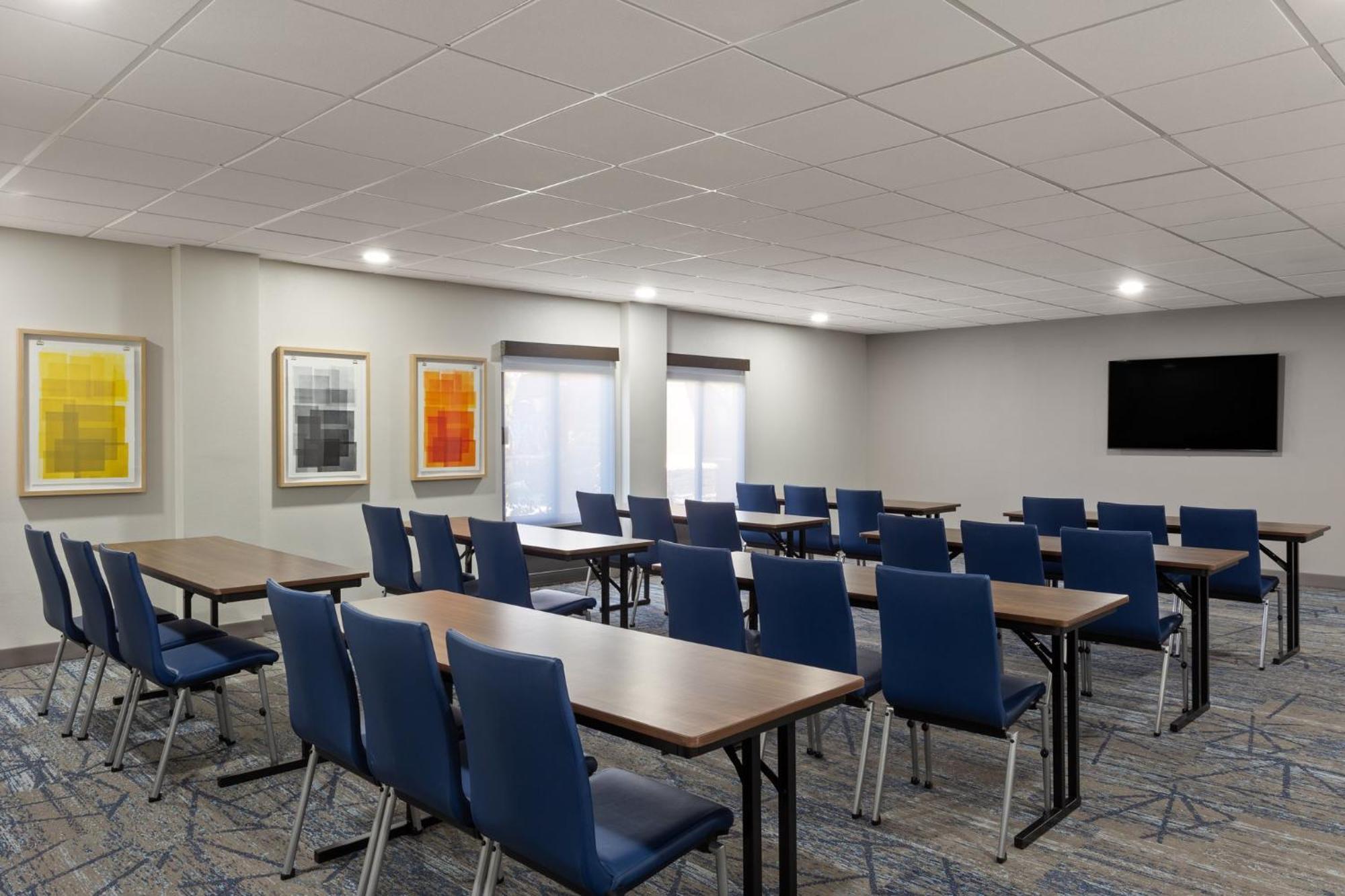 Holiday Inn Express Hotel & Suites Tampa-Rocky Point Island By Ihg Exterior photo