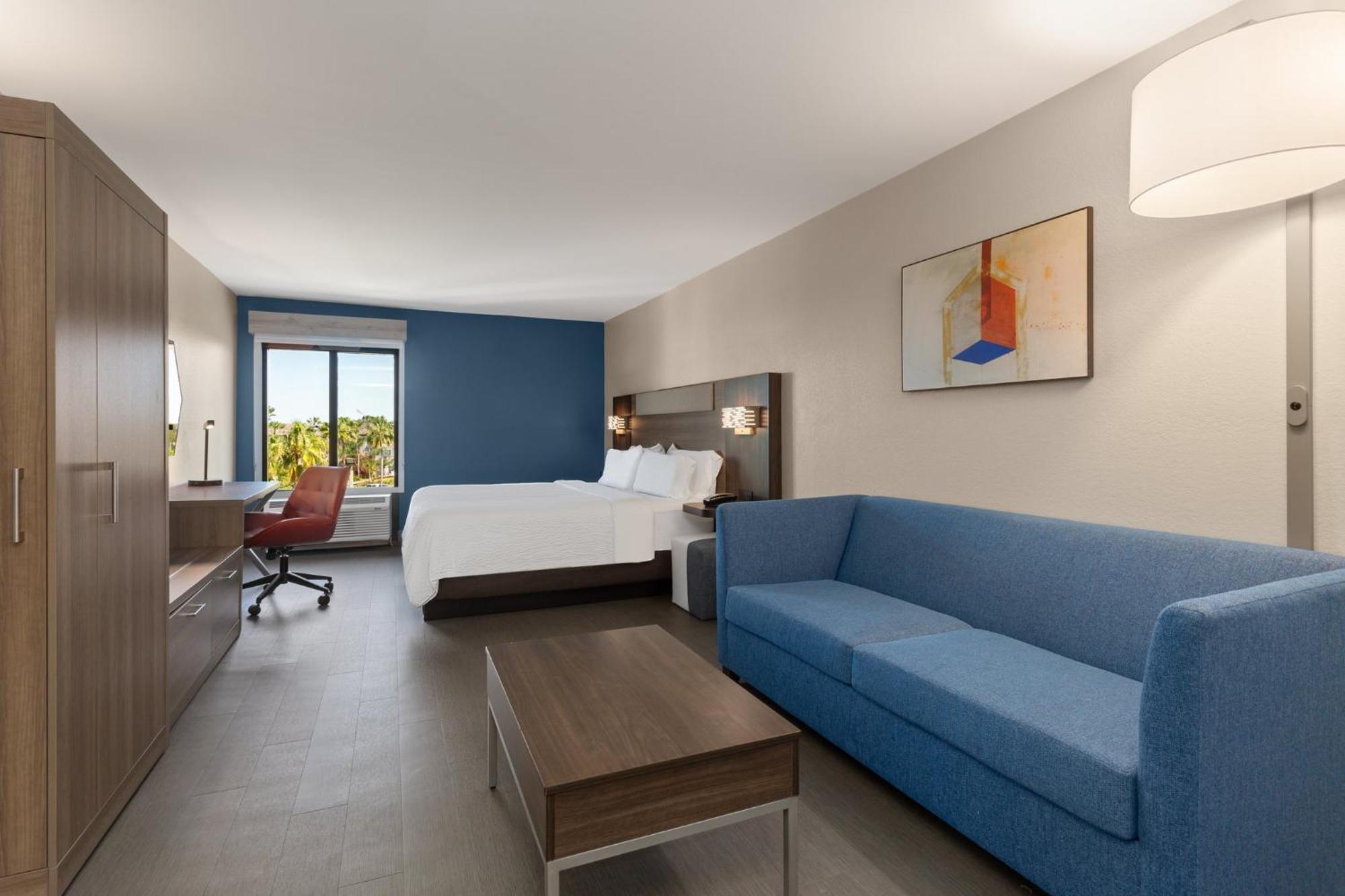 Holiday Inn Express Hotel & Suites Tampa-Rocky Point Island By Ihg Exterior photo