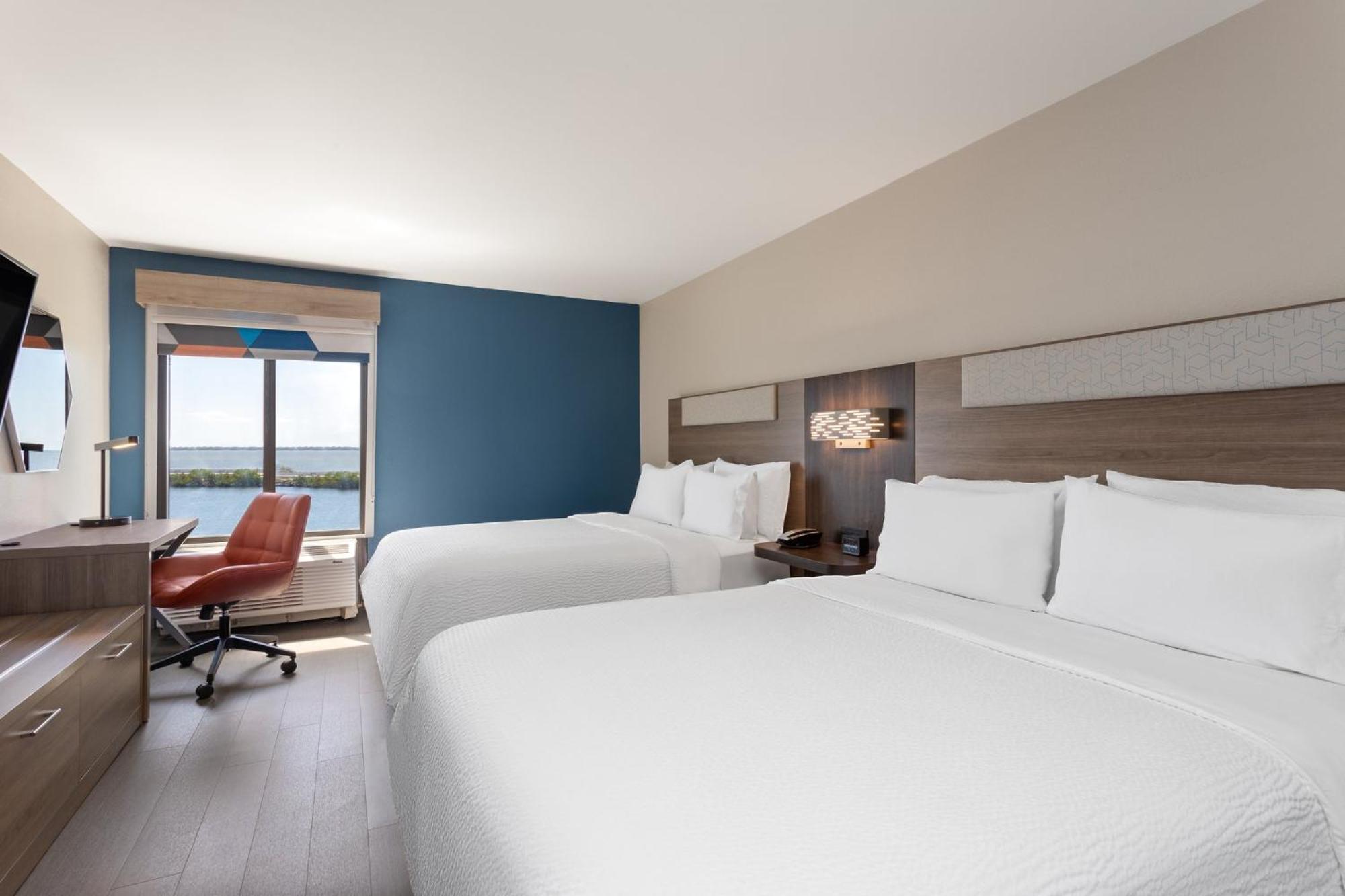 Holiday Inn Express Hotel & Suites Tampa-Rocky Point Island By Ihg Exterior photo