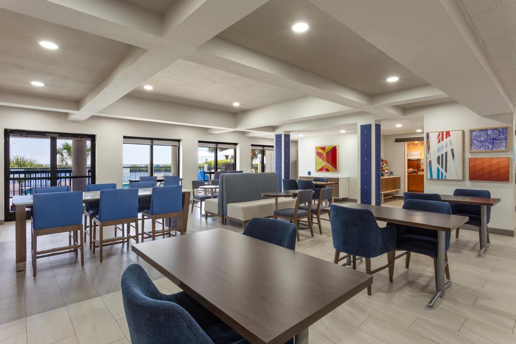 Holiday Inn Express Hotel & Suites Tampa-Rocky Point Island By Ihg Exterior photo