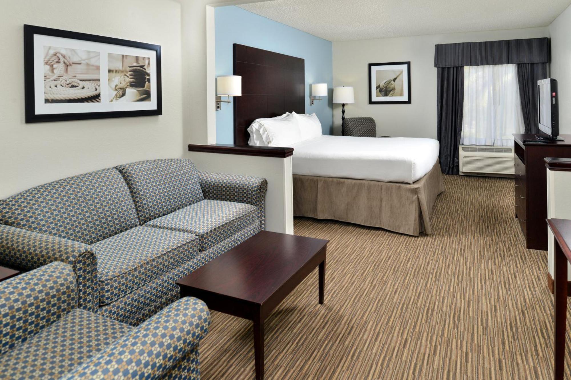 Holiday Inn Express Hotel & Suites Tampa-Rocky Point Island By Ihg Exterior photo