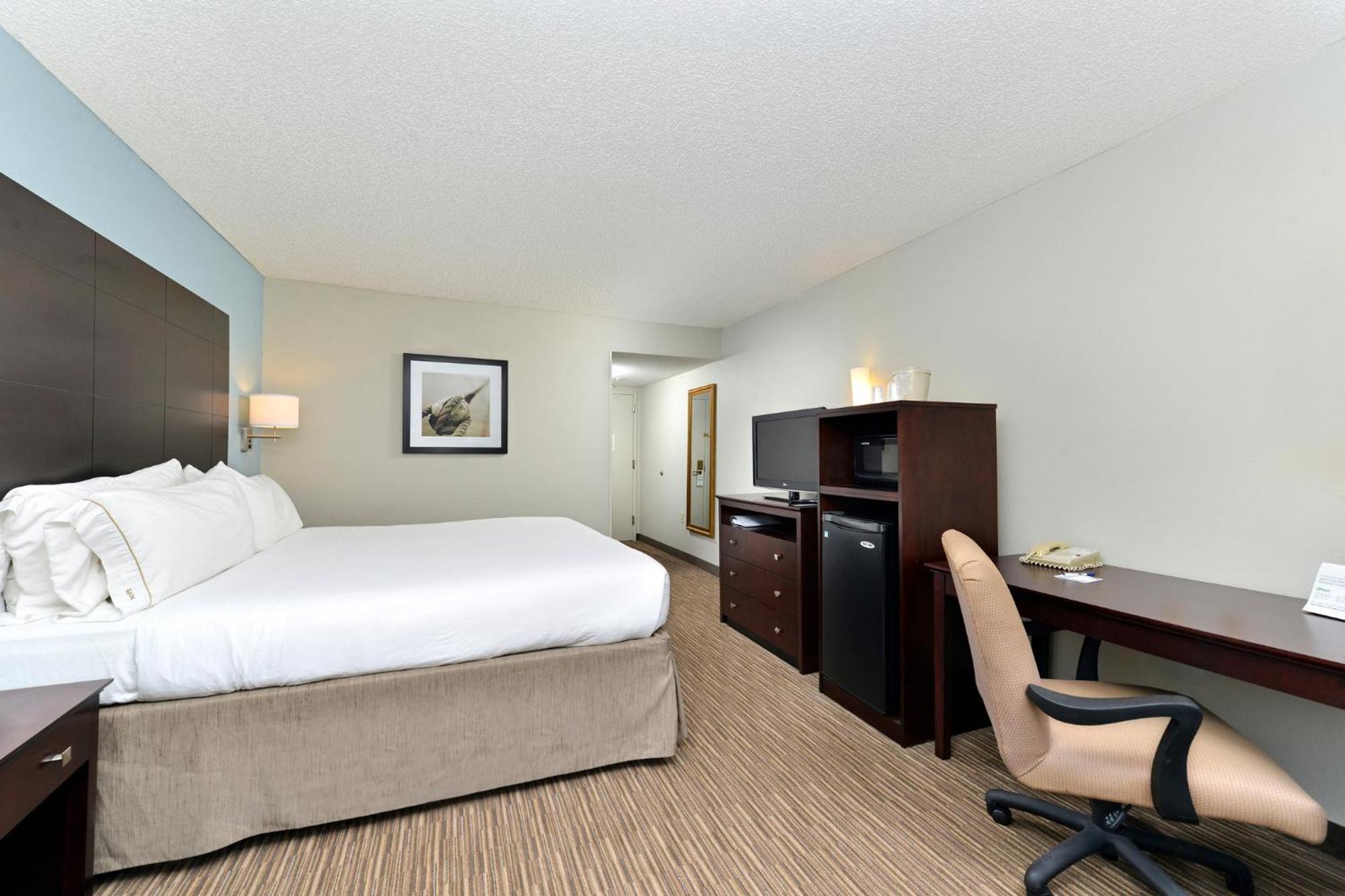 Holiday Inn Express Hotel & Suites Tampa-Rocky Point Island By Ihg Exterior photo